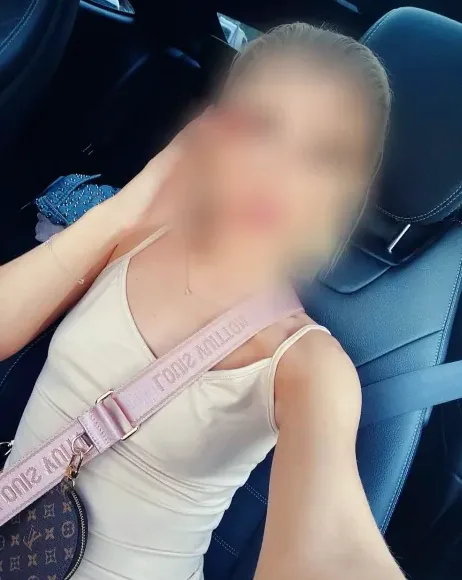 Amina, 39