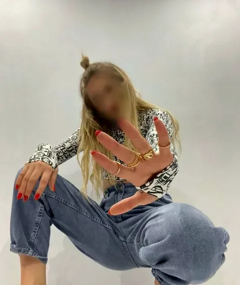 Camilla, 35
