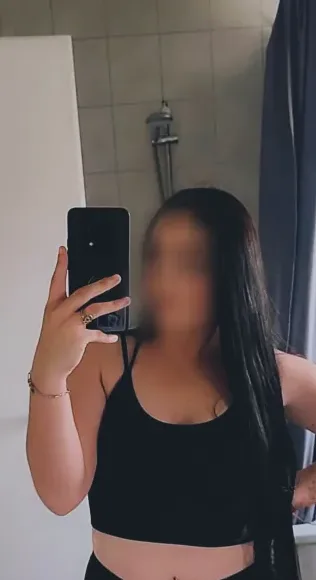 Esther, 28