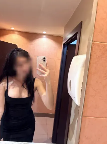 Julie, 18