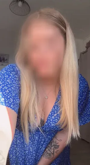 Julie, 22