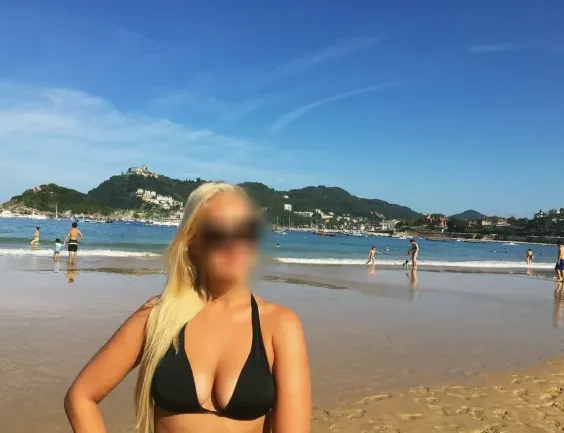 Marianne, 35