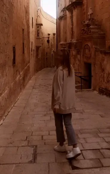 Marianne, 20