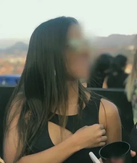 Simone, 23