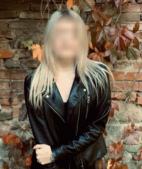 Simone, 32