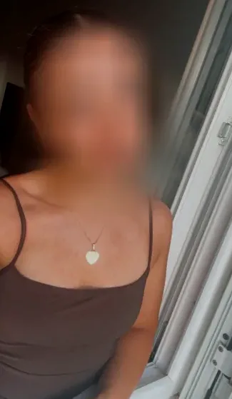 Simone, 25