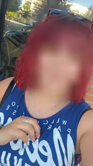 Tilde, 28